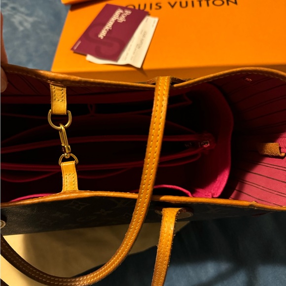 LV Neverfull MM - Picture 16 of 17